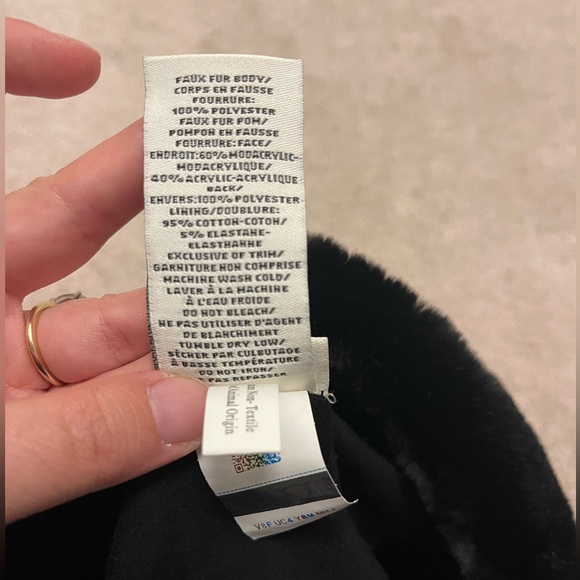 UGG - Faux Fur Beanie with Pom - Super Soft - Fluffy Black Hat - Picture 5 of 7